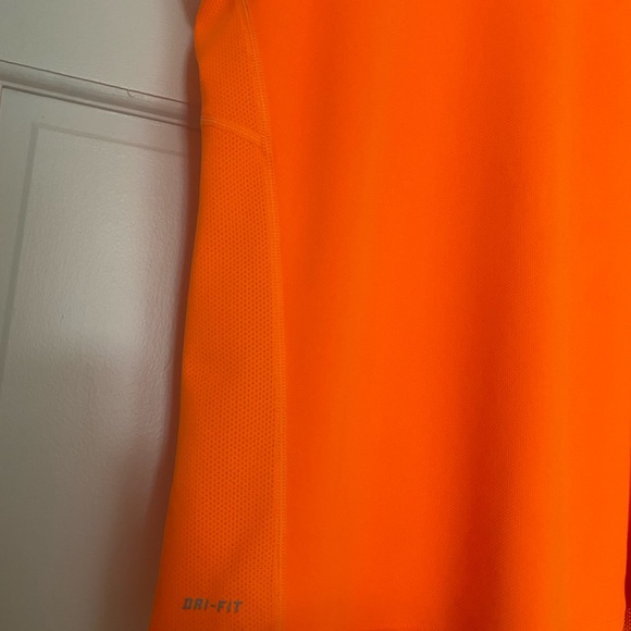 Nike drifit flourescent tank top (M) - Picture 5 of 8